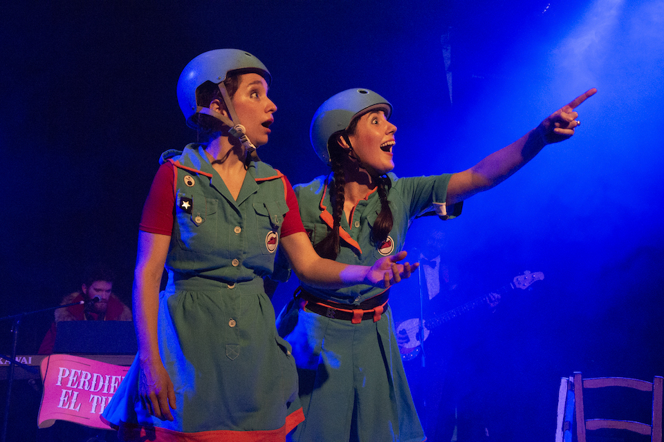 Hermanas misterio – Crece desde el pie